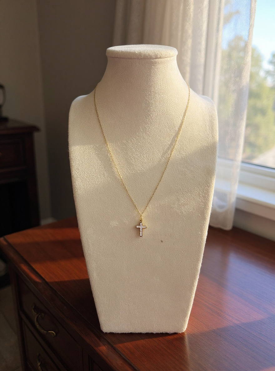 Collier Croix élégante doré