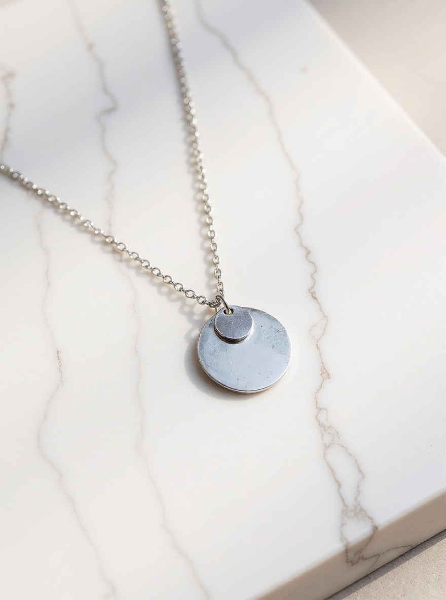 Collier l'éclat attirant argent