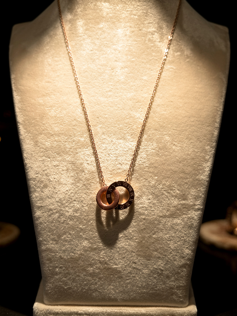 Collier les anneaux d'éternité doré