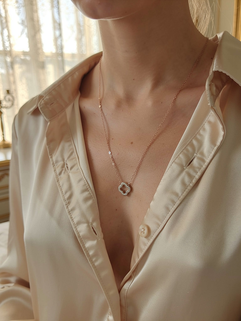 Collier Lumière sacrée doré
