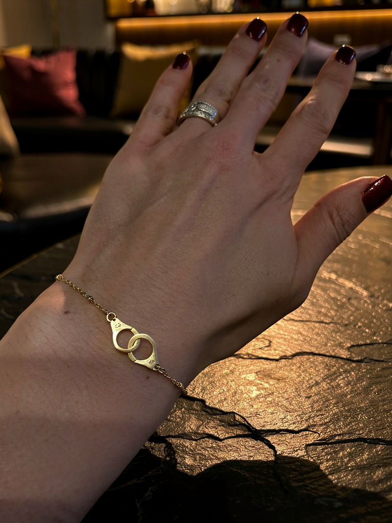 Bracelet attache éternelle doré