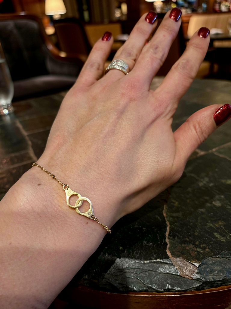 Bracelet attache éternelle doré